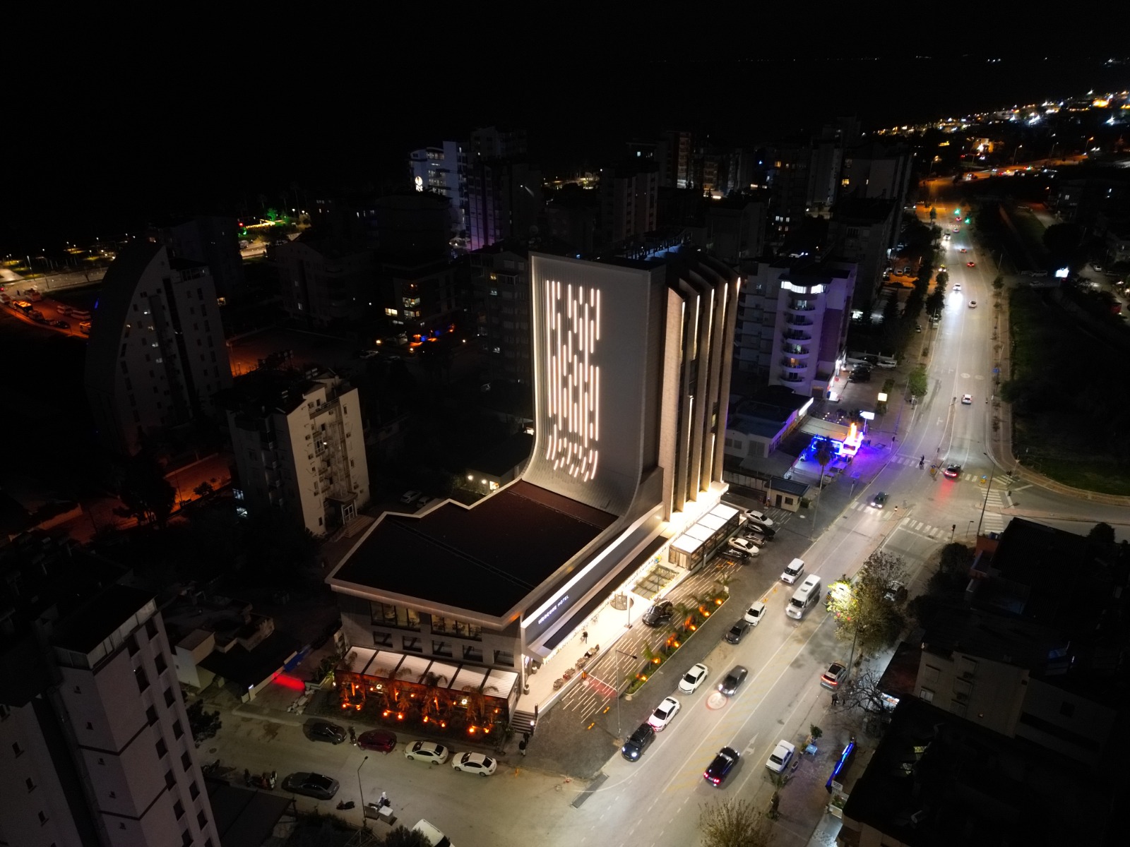Antalya-Mercure Otel Cephe Kinetik Aydınlatma Projesi